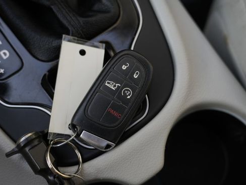 Used 2019 Jeep Cherokee Limited AWD/4WD image 64