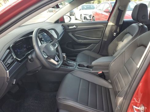 Certified 2024 Volkswagen Jetta SE w/ Panoramic Sunroof Package FWD image 23