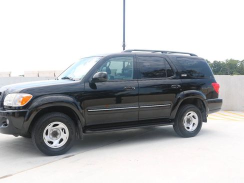 Used 2006 Toyota Sequoia SR5 RWD image 8