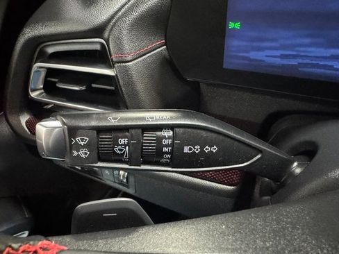 Used 2025 Chevrolet Traverse RS image 21