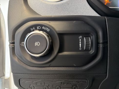 Used 2024 Jeep Wrangler Unlimited Sahara AWD/4WD image 17