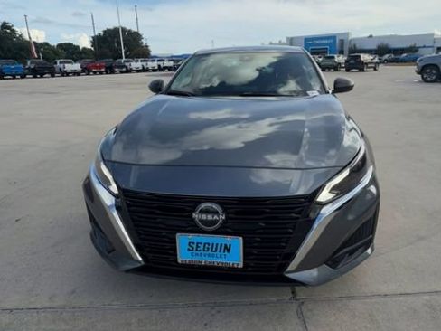Used 2025 Nissan Altima 2.5 SV FWD image 3