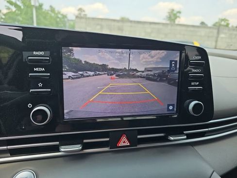 Used 2022 Hyundai Elantra SEL w/ Convenience Package FWD image 20