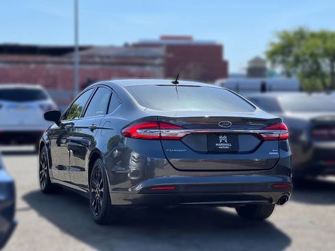 Used 2017 Ford Fusion SE image 4