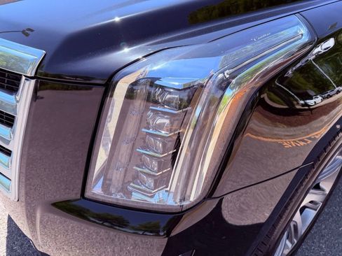 Used 2016 Cadillac Escalade Premium AWD/4WD image 18