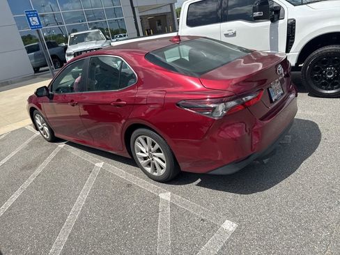 Used 2022 Toyota Camry LE image 5