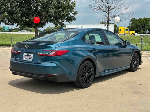 Certified 2025 Toyota Camry SE FWD image 3