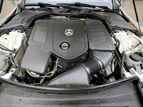 Used 2025 Mercedes-Benz C 300 4MATIC Sedan image 9