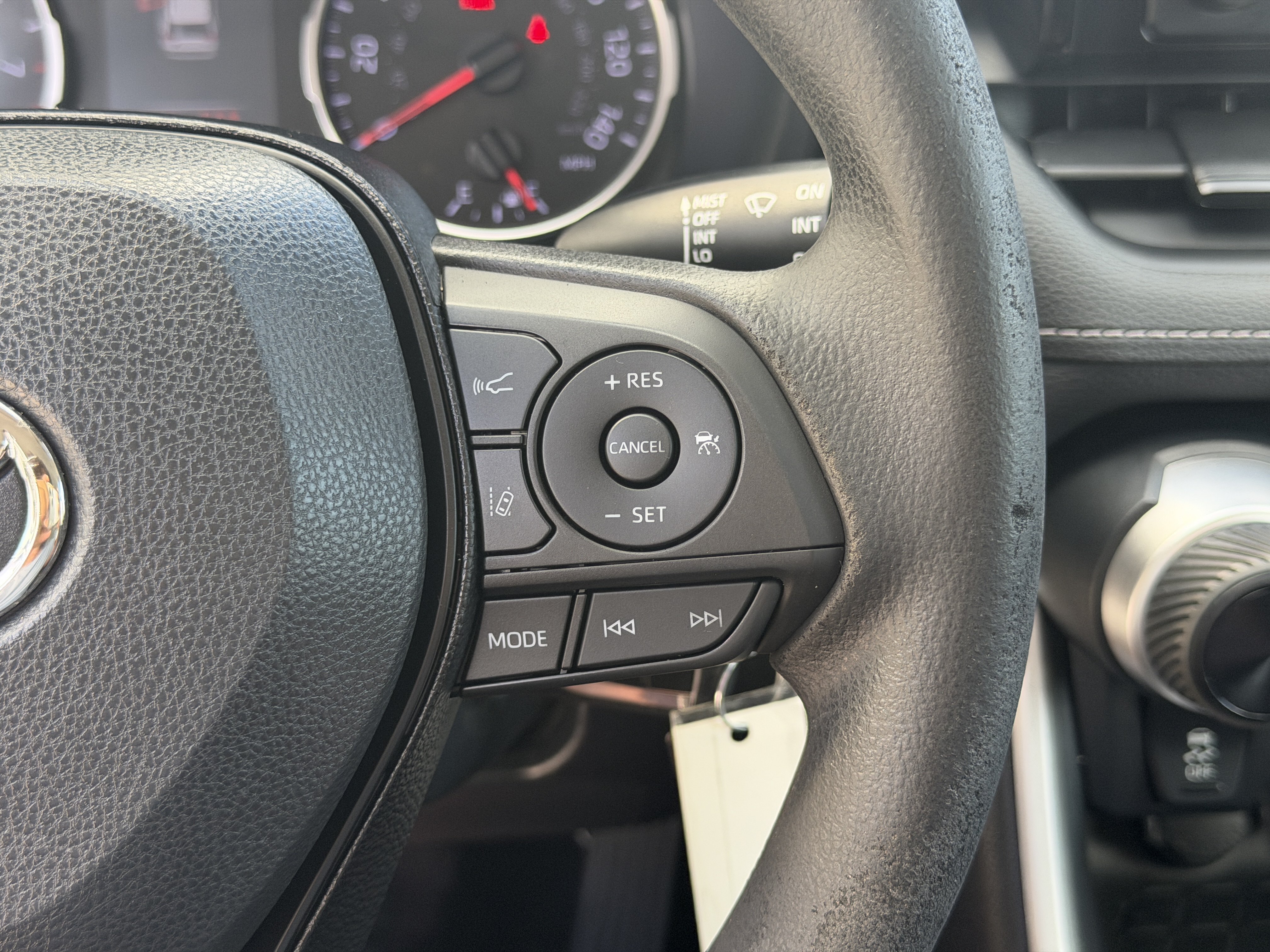 Used 2019 Toyota RAV4 LE FWD image 29