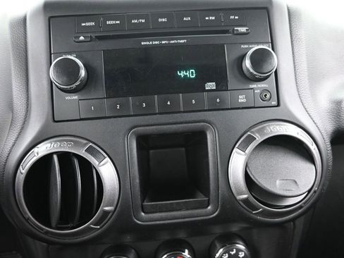 Used 2018 Jeep Wrangler Unlimited Sport w/ Max Tow Package image 15