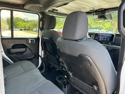 Used 2024 Jeep Wrangler Unlimited Rubicon AWD/4WD image 40