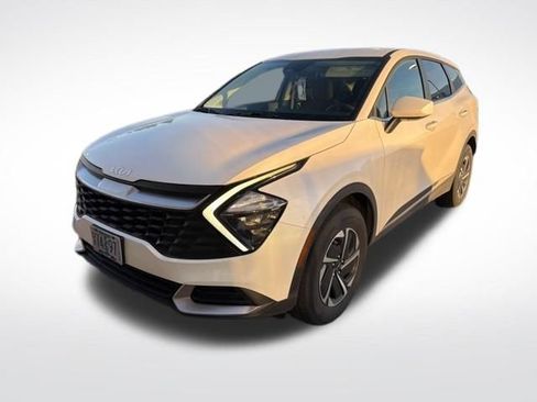 Used 2023 Kia Sportage LX image 4