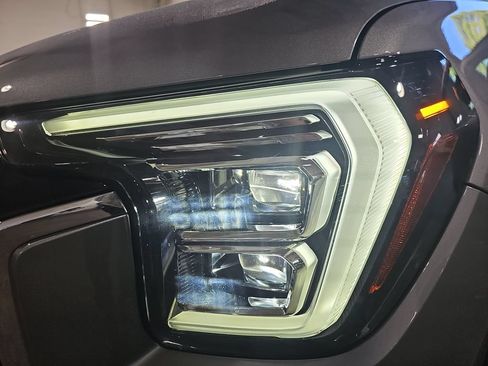 Used 2025 GMC Terrain Elevation w/ Elevation Premium Package AWD/4WD image 36