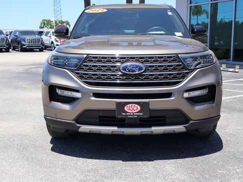 Used 2021 Ford Explorer King Ranch w/ Premium Technology Package AWD/4WD image 2