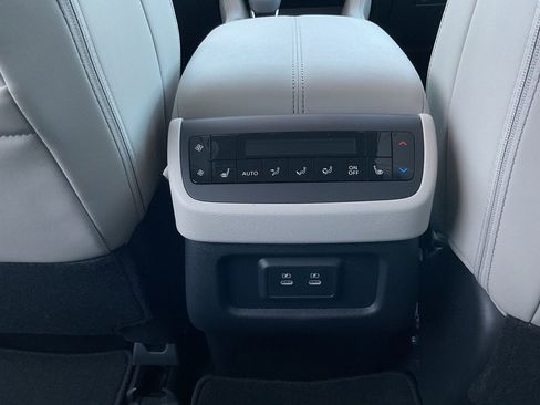 New 2026 Nissan Pathfinder SL image 25