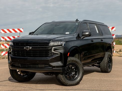 Used 2023 Chevrolet Suburban RST w/ Sport Performance Package image 3