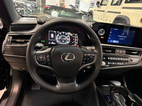Used 2024 Lexus ES 350 w/ Accessory Package (Z2) FWD image 10