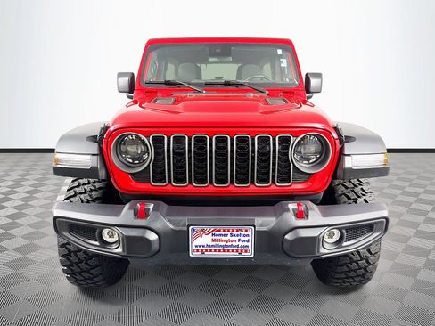Used 2025 Jeep Wrangler Unlimited Rubicon AWD/4WD image 2