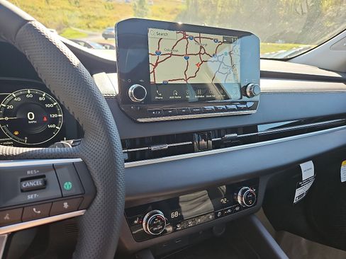 New 2025 Mitsubishi Outlander SE image 8