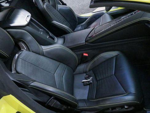 Used 2022 Chevrolet Corvette Stingray Premium Cpe w/ Z51 Performance Package image 19