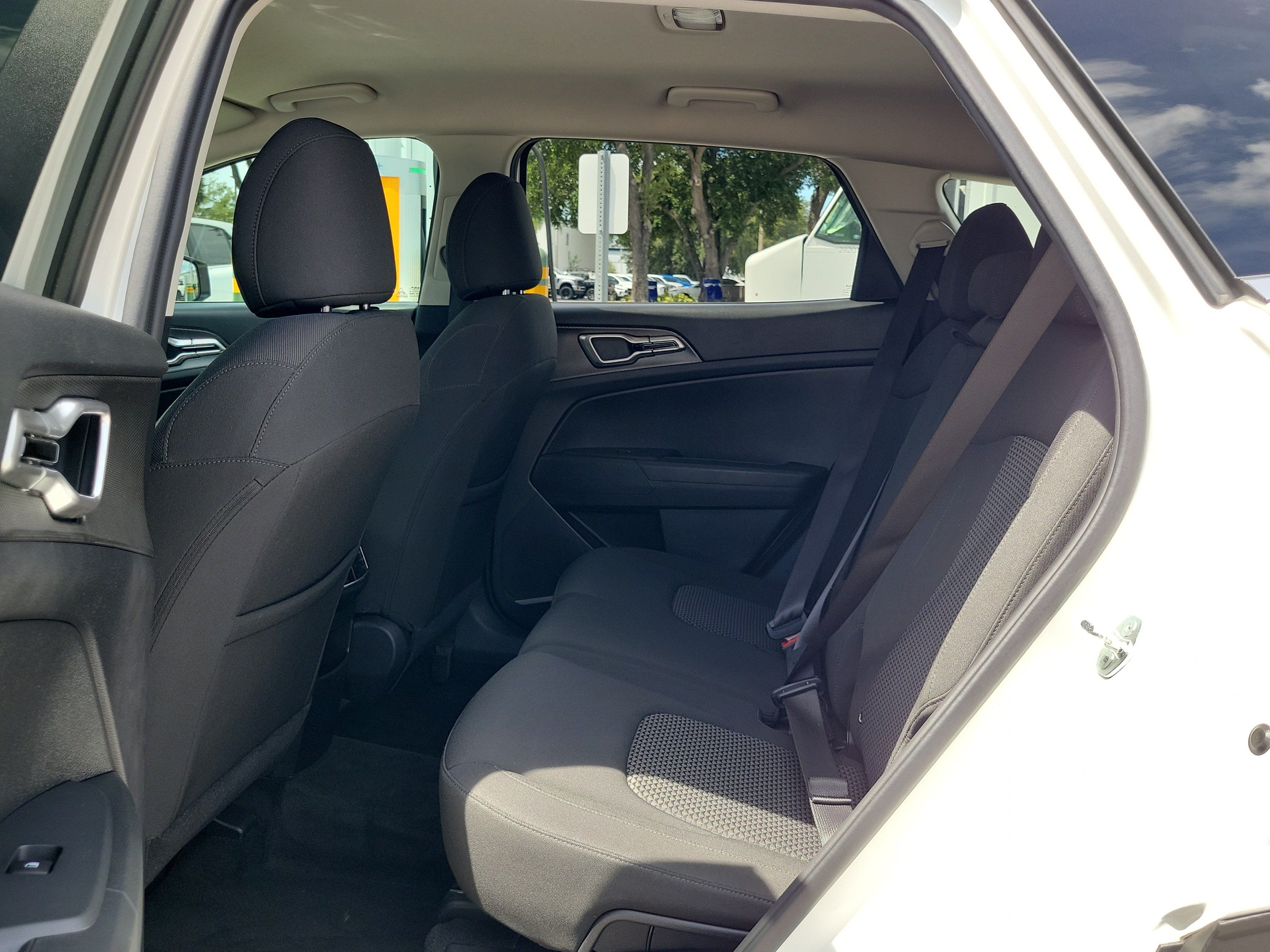 Used 2023 Kia Sportage LX AWD/4WD image 12
