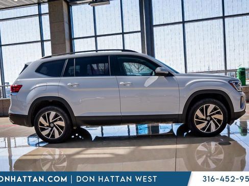 Used 2025 Volkswagen Atlas SE AWD/4WD image 30