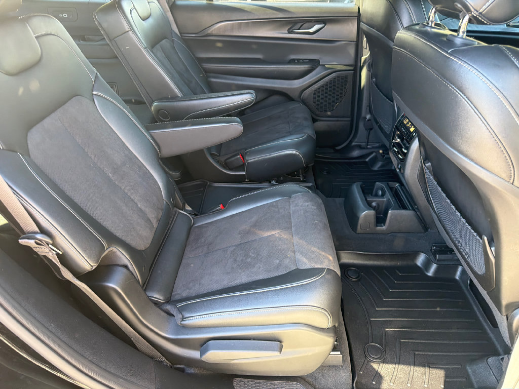 Used 2024 Jeep Grand Cherokee L Altitude AWD/4WD image 15