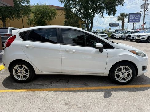 Used 2017 Ford Fiesta SE FWD image 4
