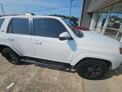 Used 2014 Toyota 4Runner SR5 RWD image 5
