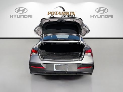 Certified 2025 Hyundai Elantra Sport FWD image 24