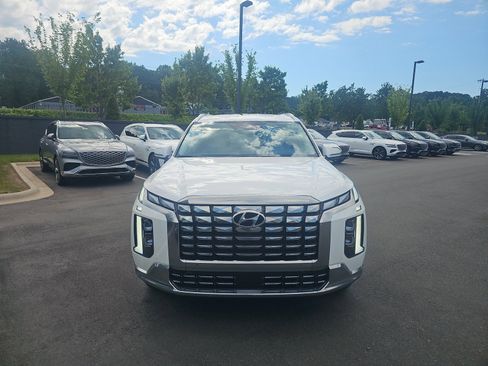 Used 2025 Hyundai Palisade Calligraphy AWD/4WD image 2
