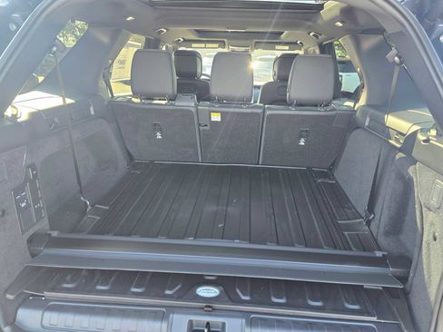 New 2025 Land Rover Discovery S image 18