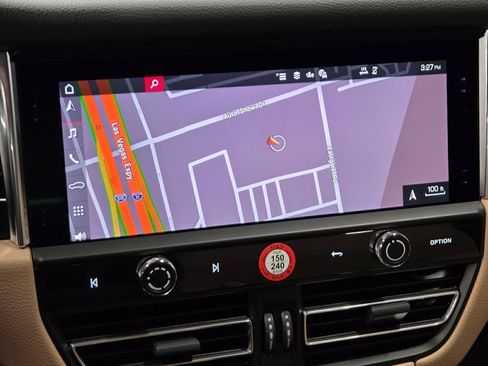 Certified 2026 Porsche Macan AWD/4WD image 19
