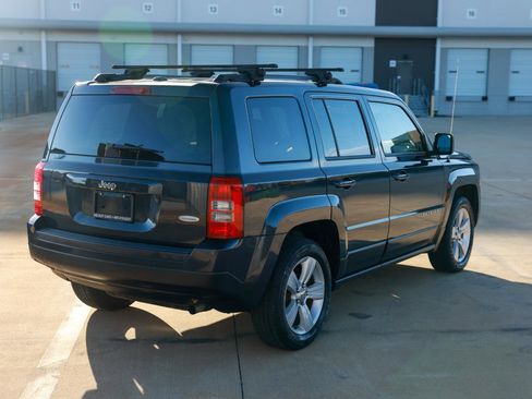 Used 2016 Jeep Patriot Latitude w/ Sun/Sound Group image 11