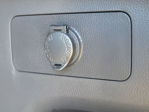 Used 2021 Toyota RAV4 XLE image 19