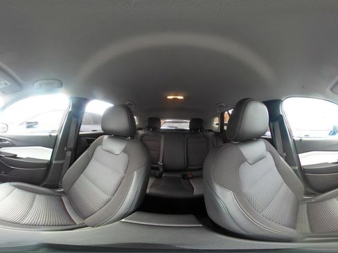 Used 2025 Chevrolet Trax LT FWD image 39