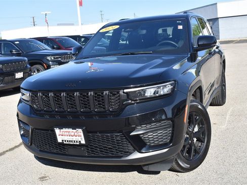 Used 2024 Jeep Grand Cherokee Altitude image 12