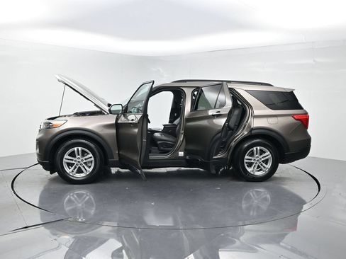 Used 2021 Ford Explorer XLT RWD image 30