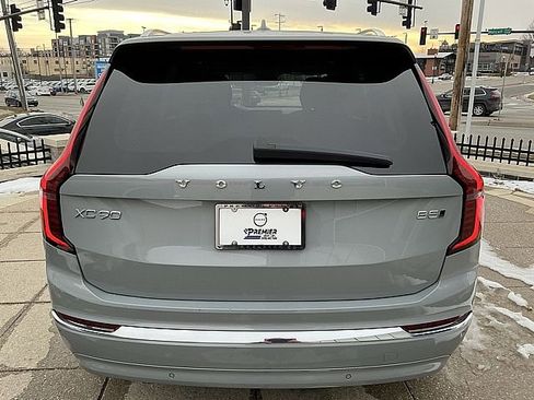Used 2025 Volvo XC90 B5 Plus image 9