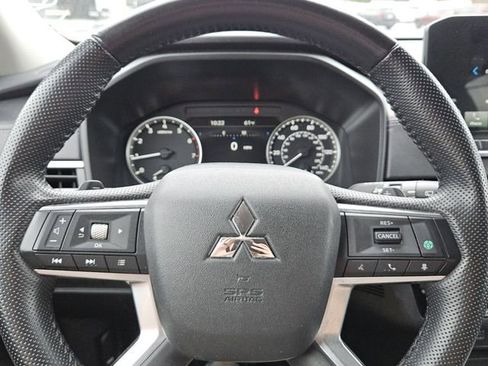 Used 2024 Mitsubishi Outlander SE image 11