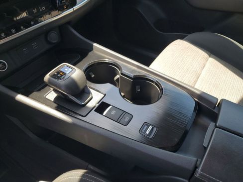 Used 2022 Nissan Rogue SV image 19