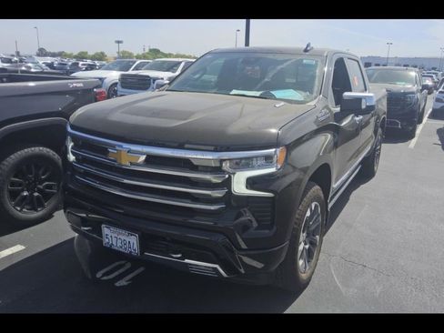 Used 2024 Chevrolet Silverado 1500 High Country w/ Technology Package AWD/4WD image 3