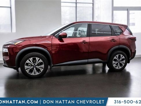 Used 2023 Nissan Rogue SV image 2