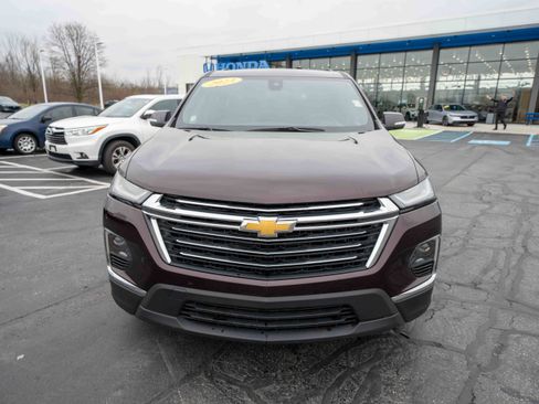 Used 2023 Chevrolet Traverse LT image 2