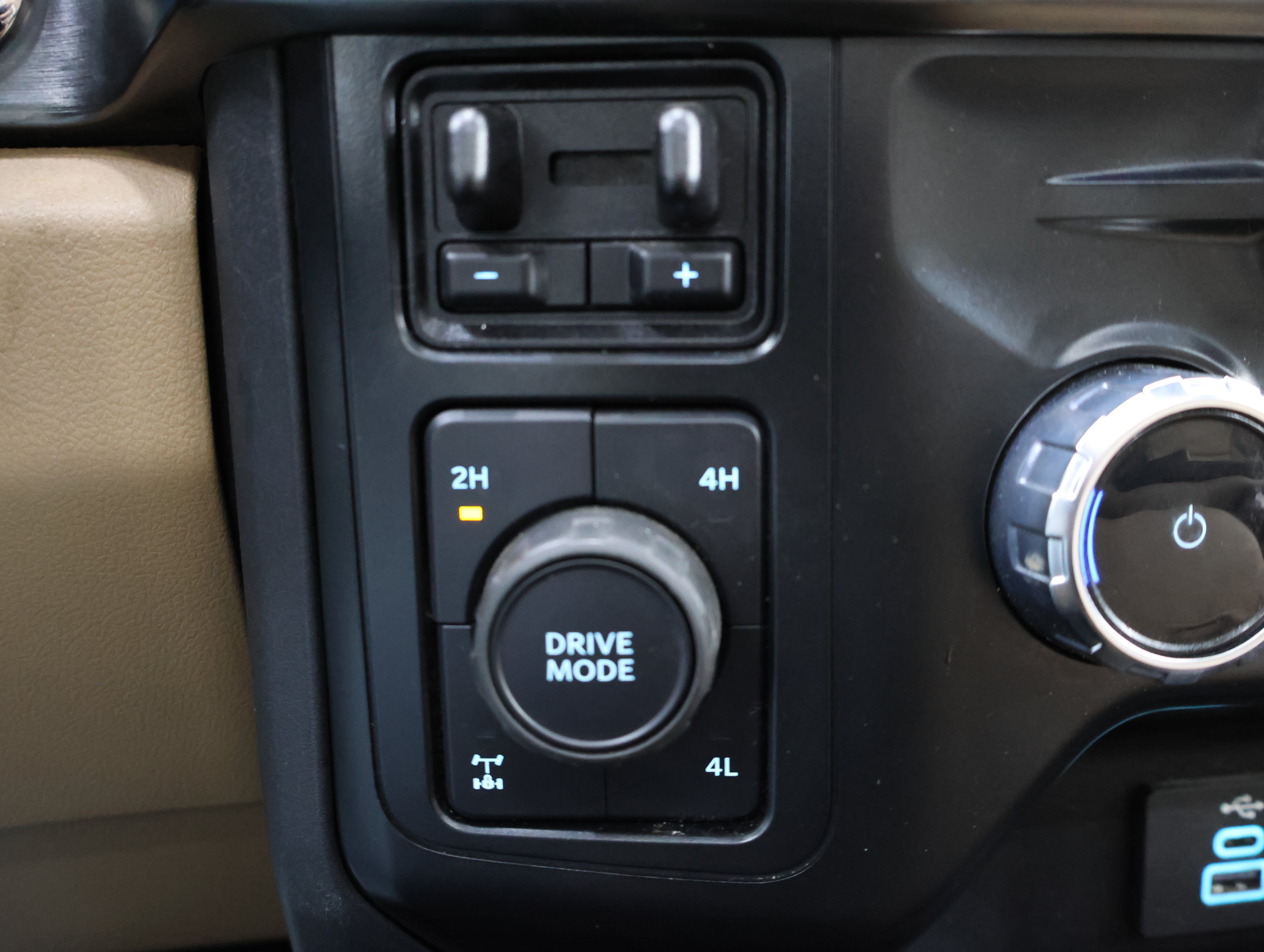 Used 2024 Ford F350 Lariat w/ Sport Appearance Package AWD/4WD image 53