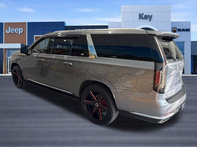 Used 2022 Cadillac Escalade ESV Premium Luxury Platinum AWD/4WD image 4
