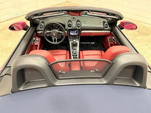 Used 2025 Porsche 718 Boxster RWD image 35