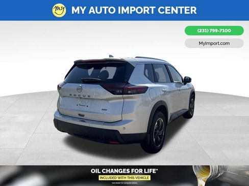 Used 2025 Nissan Rogue SV w/ SV Premium Package AWD/4WD image 7