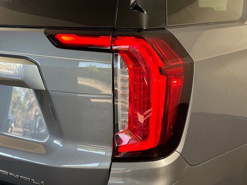 Used 2021 GMC Yukon Denali w/ Denali Premium Package RWD image 34