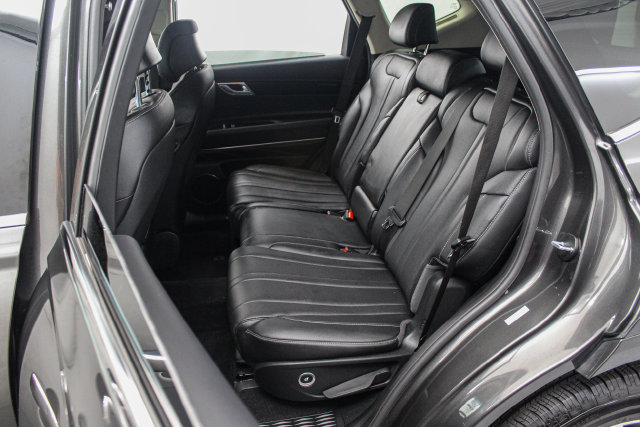 Used 2025 Genesis GV80 2.5T Standard AWD/4WD image 13